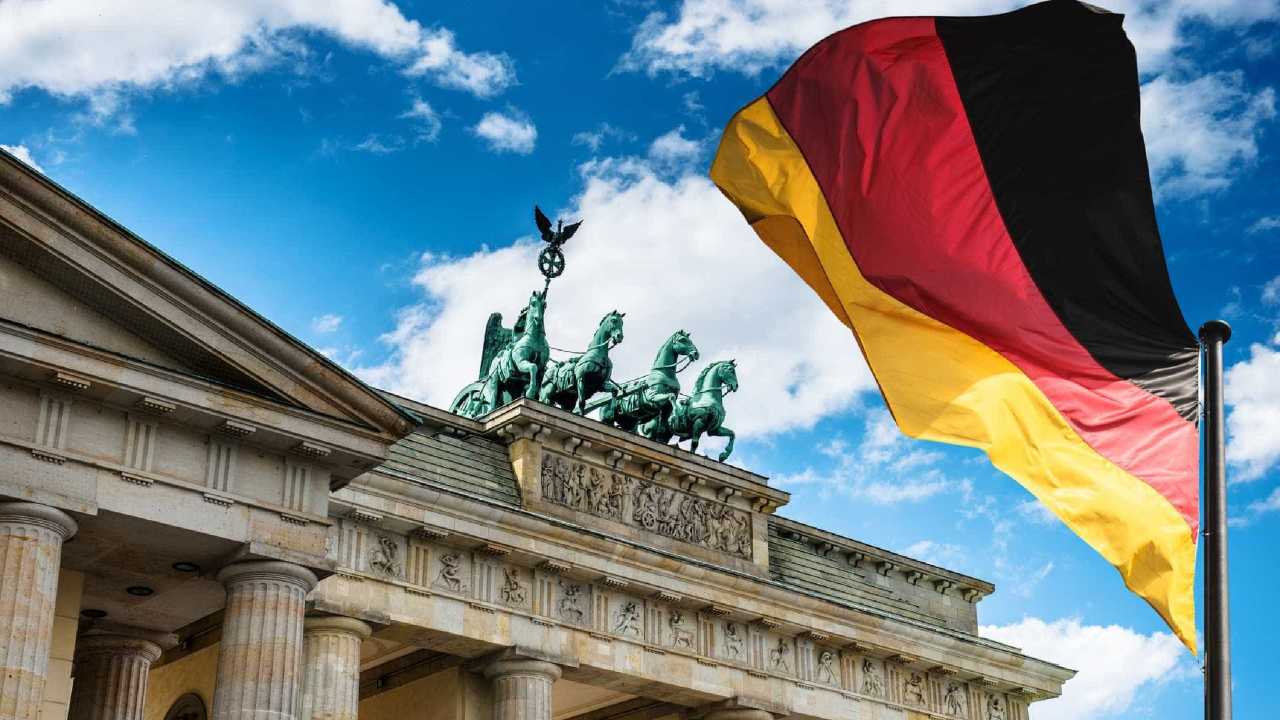 Ý nghĩa của lá cờ Đức - CĐ Ngoại Ngữ và Công Nghệ Hà Nội