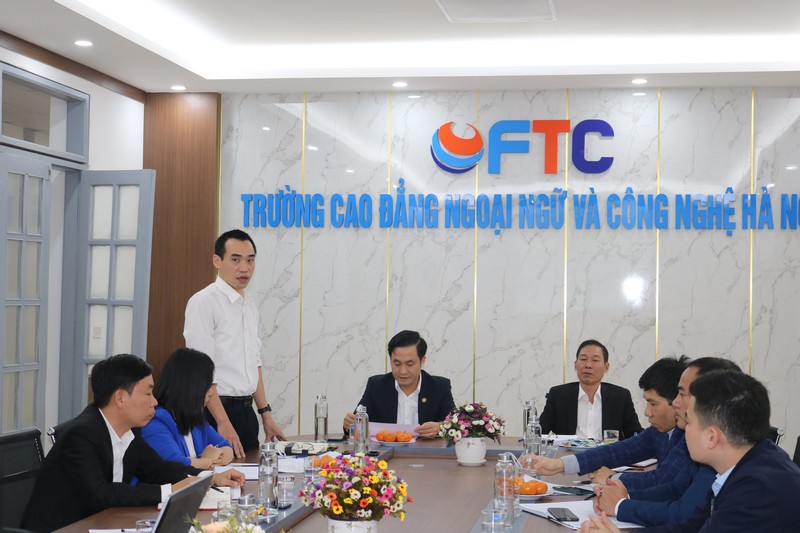 hội nghị xây dựng kế hoạch phát triển cao đẳng ngoại ngữ công nghệ 2021-2026