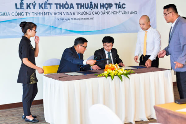 lễ ký thoản thuận hợp tác với công ty aon vina