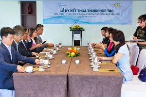 Lễ ký kết thỏa thuận hợp tác giữa AON VINA và Trường CĐ Văn Lang