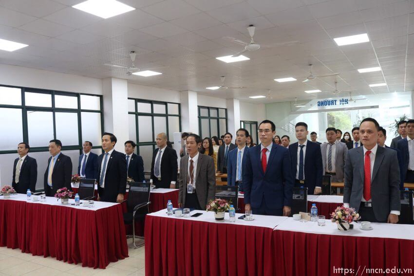 Nghi thức chào cờ tại buổi Lễ kỷ niệm ngày thành lập trường