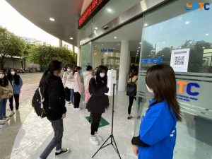 sinh viên quay trở lại học trực tiếp