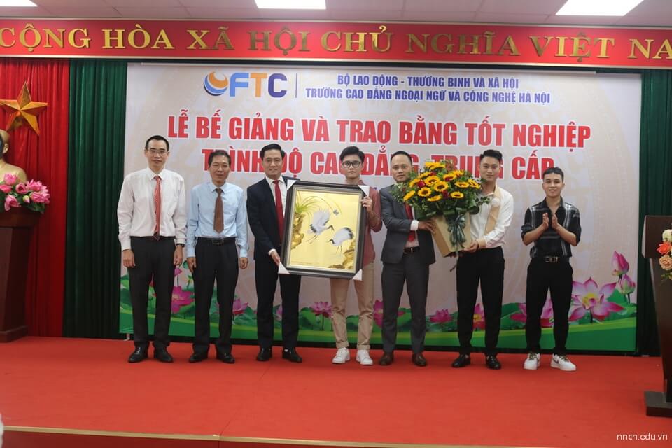 bằng nằng tốt nghiệp trình độ cao đẳng ngoại ngữ và công nghệ hà nội