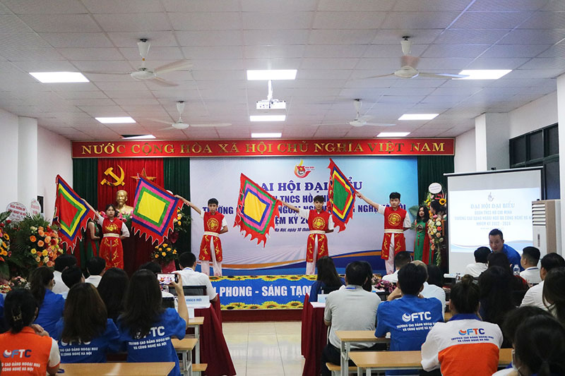 Đại hội Đại biểu Đoàn TNCS Hồ Chí Minh Trường Cao đẳng Ngoại ngữ và Công nghệ Hà Nội, nhiệm kỳ 2022-2024 Tiết mục văn nghệ chào mừng