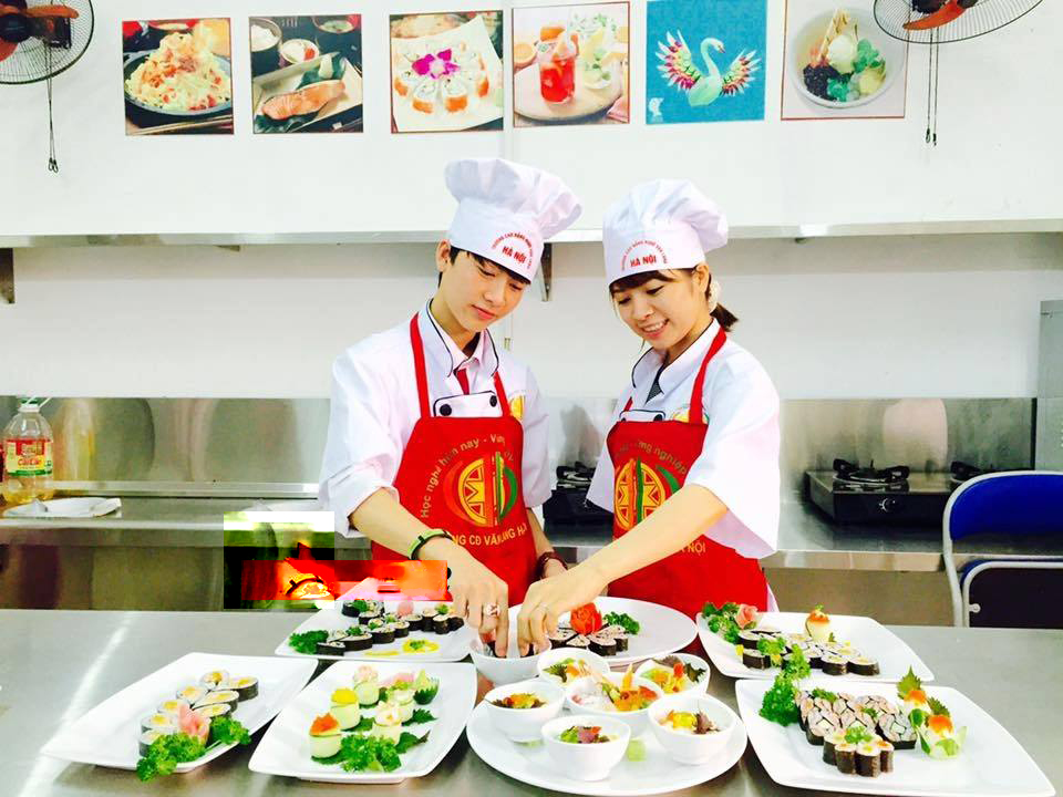 Học nghề đầu bếp mất bao lâu Cao đẳng nấu ăn cần 03 năm để học thành nghề