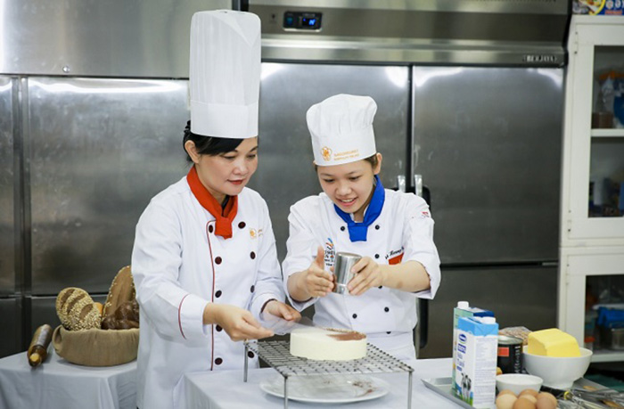 Học nghề đầu bếp mất bao lâu Yêu cầu bằng cấp đối với người đầu bếp