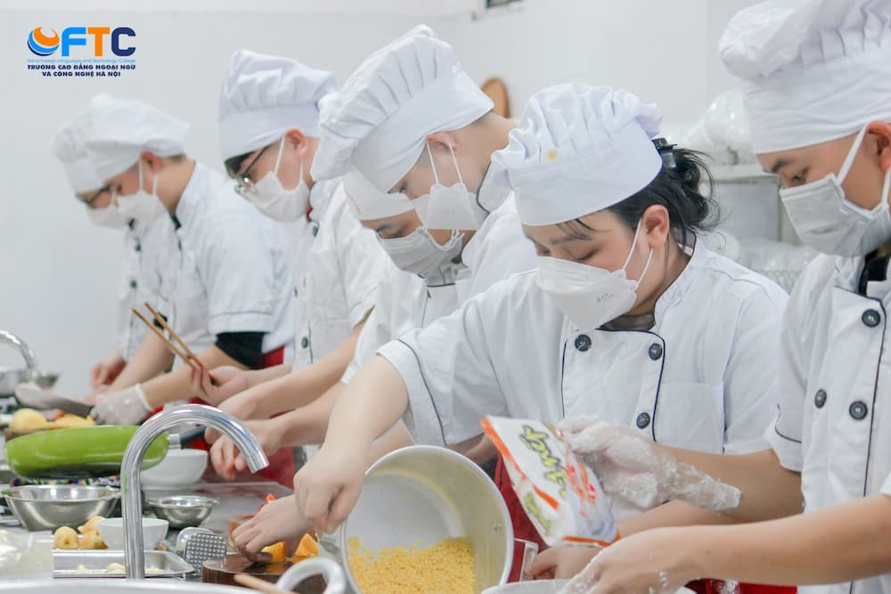 hoc cao đẳng nấu ăn ở đâu
