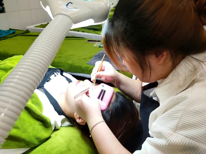 ngành nghề LƯƠNG CAO mà KHÔNG CẦN bằng ĐẠI HỌC Nghề làm Nail & Mi - Công việc lương cao không cần bằng đại học
