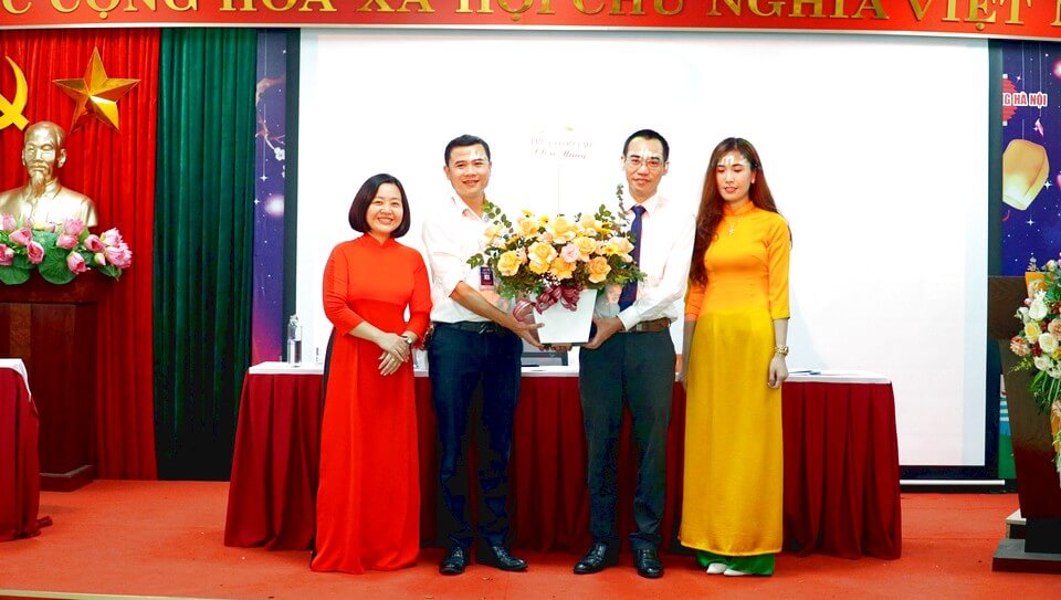 Cao đẳng Ngoại ngữ và Công nghệ Hà Nội tổ chức Đại hội Chi bộ nhiệm kỳ 2022-2025