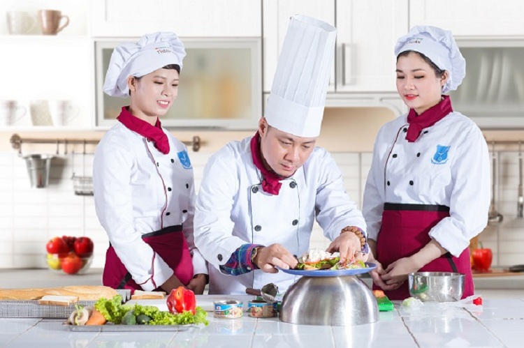 Có nên học nghề đầu bếp không Thực trạng kinh doanh dịch vụ nhà hàng - ăn uống hiện nay tại Việt Nam