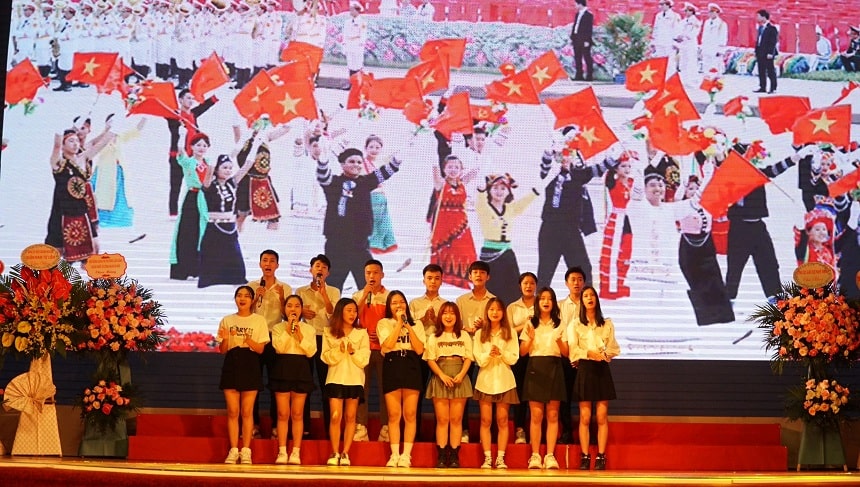 tốp ca Nối vòng tay lớn