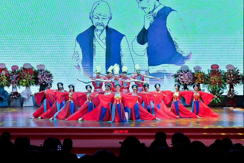 Múa "Hồn thiêng đất Việt"