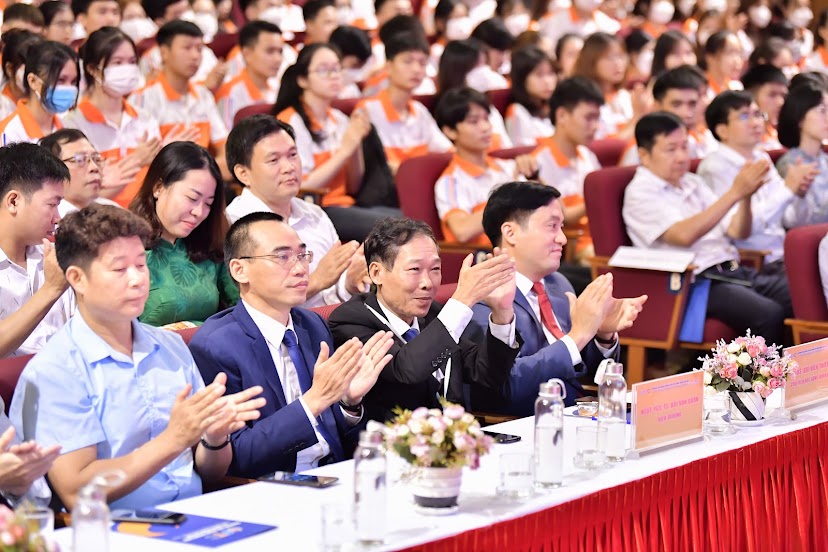 Hình ảnh đáng nhớ tại Lễ khai giảng năm học 2022-2023 trường Cao đẳng Ngoại ngữ và Công nghệ Hà Nội