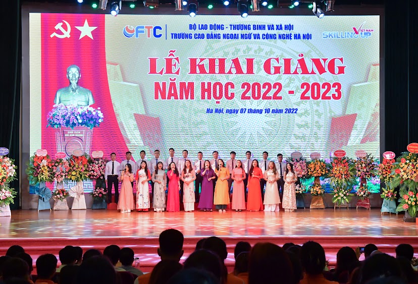 Hình ảnh đáng nhớ tại Lễ khai giảng năm học 2022-2023 trường Cao đẳng Ngoại ngữ và Công nghệ Hà Nội