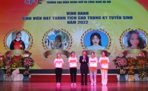 tặng học bổng sinh viên