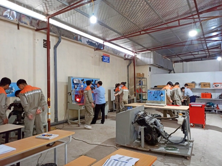xưởng thực hành ngành Công nghệ Kỹ thuật Ô tô