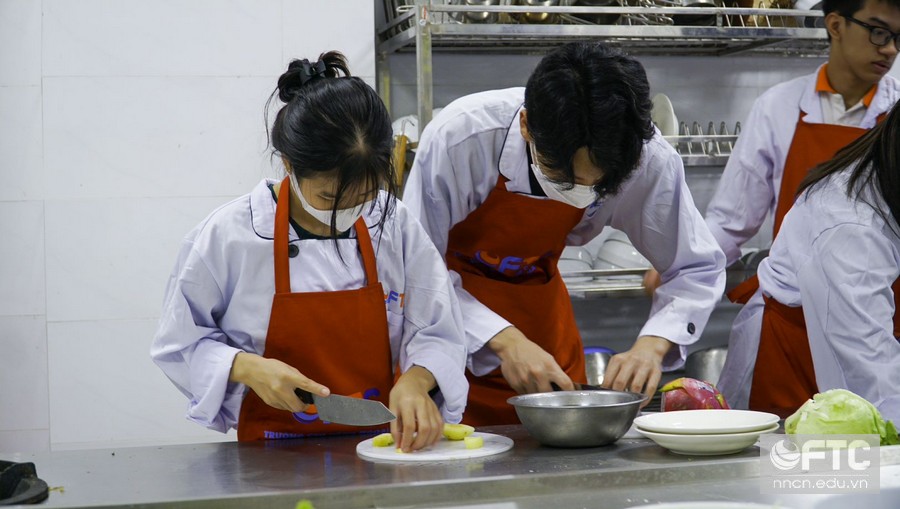 Sinh viên cần trau dồi nhiều kĩ năng để trở thành đầu bếp chuyên nghiệp