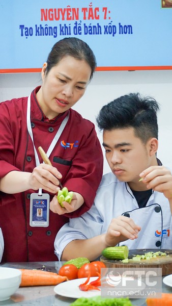 Thực hành cắt tỉa và trang trí món ăn