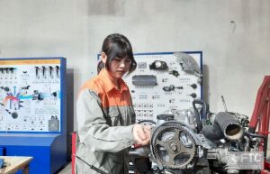 Nữ giới có nên học ngành Công nghệ kĩ thuật ô tô không?
