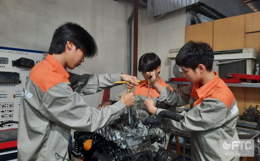 Nữ giới có nên học ngành Công nghệ kĩ thuật ô tô không?
