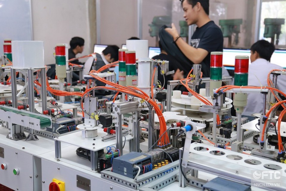 Cơ hội việc làm ngành Điện tử công nghiệp