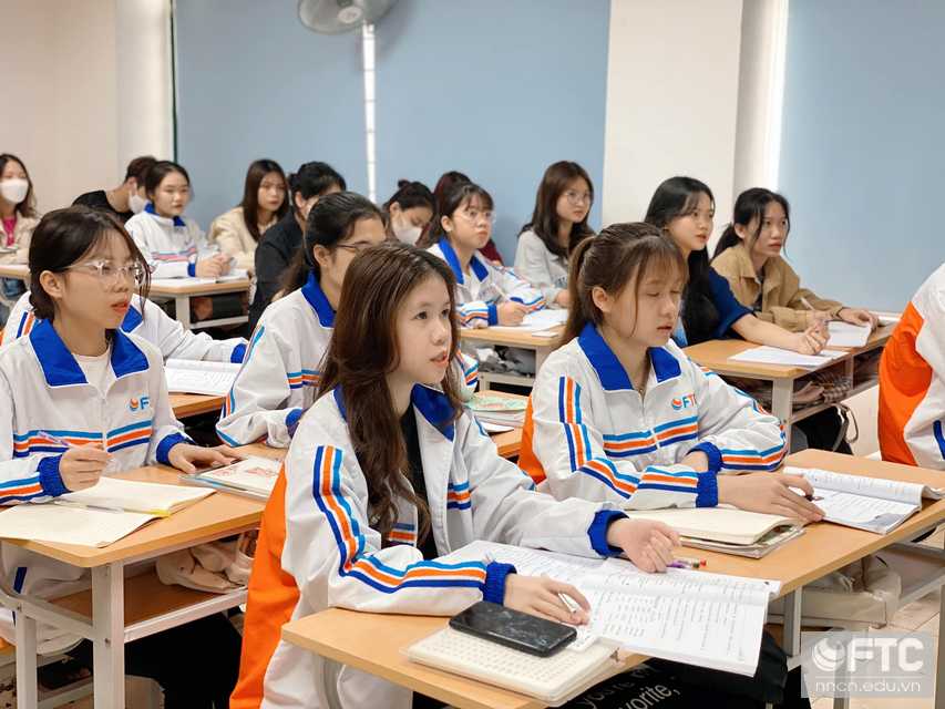 Nên học ngành kế toán hay quản trị kinh doanh?