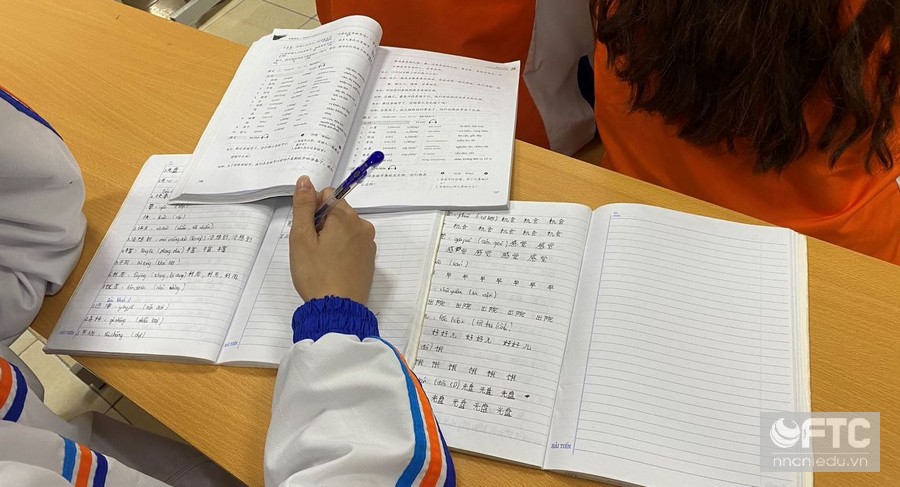 Học phí ngành tiếng Trung?