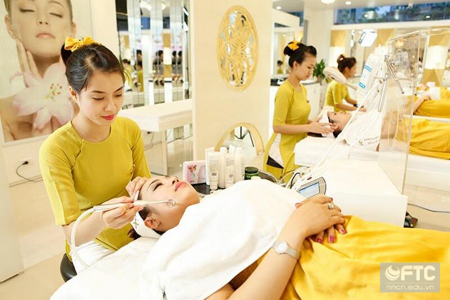Nghề chăm sóc sắc đẹp