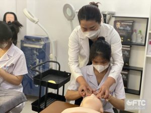 Nghề chăm sóc sắc đẹp