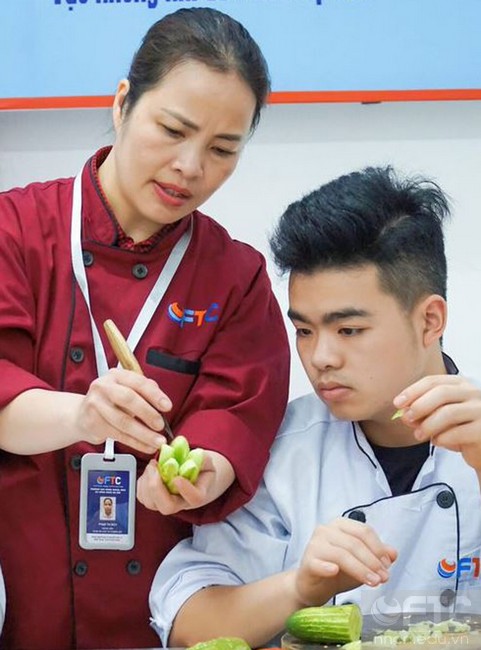 Nghề đầu bếp đang được nhiều bạn trẻ theo đuổi