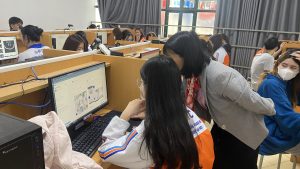 Con gái có nên học ngành Thương mại điện tử không?