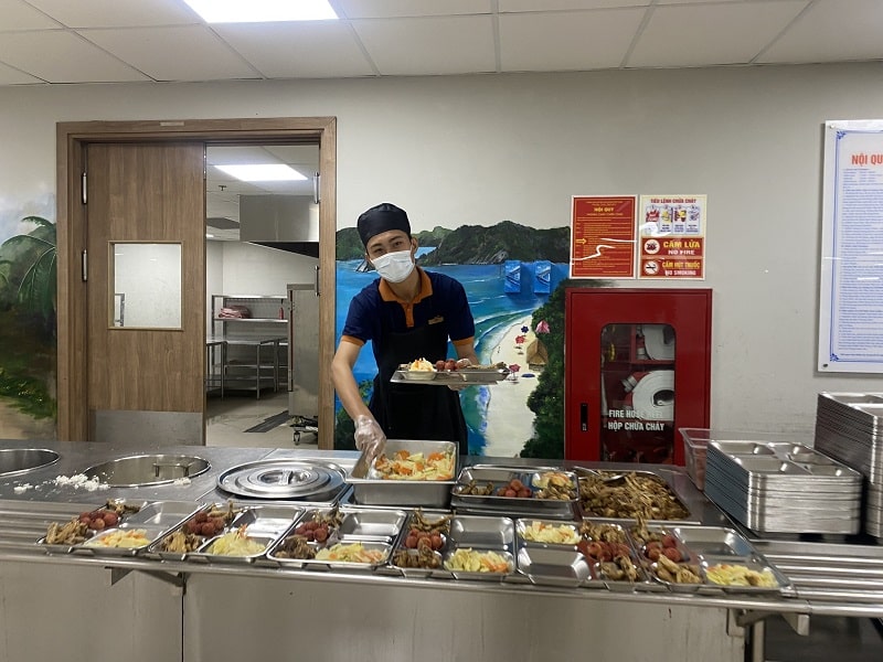 Nét đẹp lao động của sinh viên ngành Kỹ thuật Chế biến món ăn thực tập tại Khách sạn Flamingo Cát Bà - Hải Phòng Sinh viên thực tập tại khách sạn Cát Bà