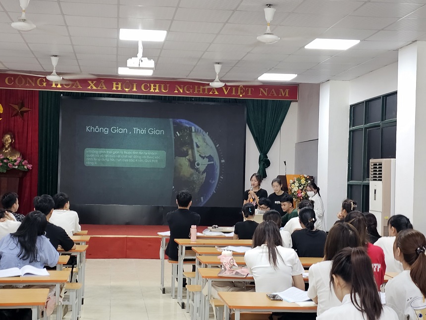Học Giáo dục Chính trị giúp rèn luyện kỹ năng thuyết trình và phản biện