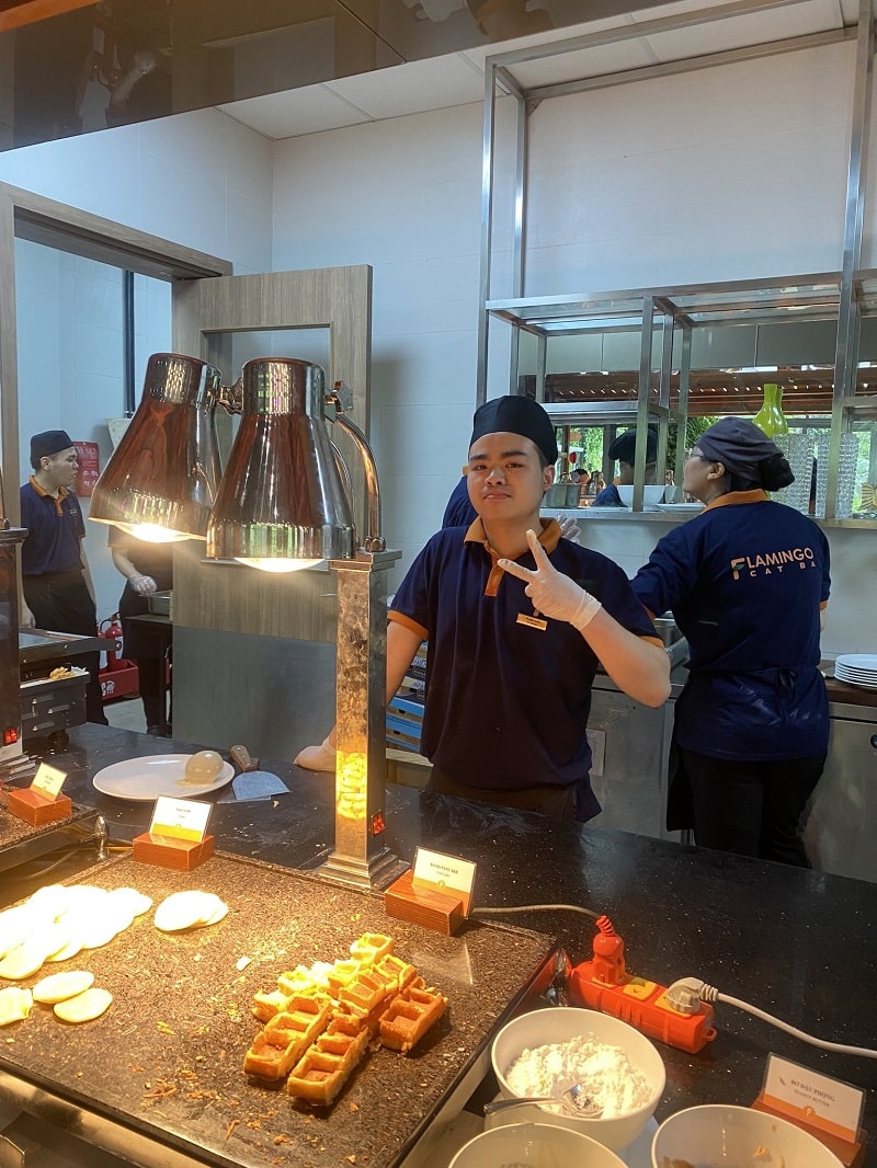 Nét đẹp lao động của sinh viên ngành Kỹ thuật Chế biến món ăn thực tập tại Khách sạn Flamingo Cát Bà - Hải Phòng