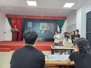 Học Giáo dục Chính trị giúp rèn luyện kỹ năng thuyết trình, phản biện