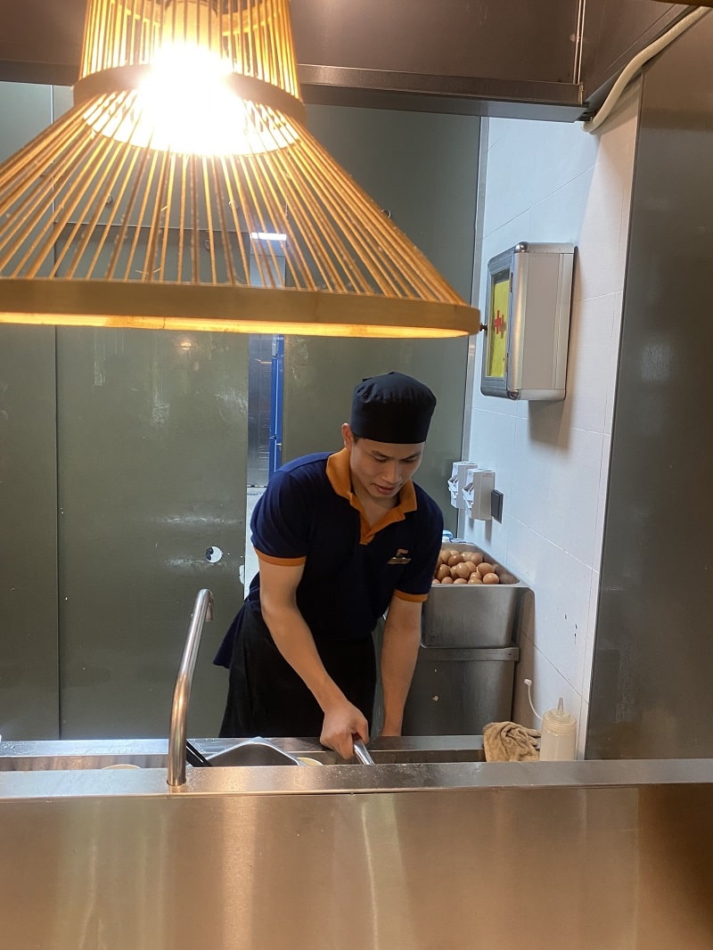 Nét đẹp lao động của sinh viên ngành Kỹ thuật Chế biến món ăn thực tập tại Khách sạn Flamingo Cát Bà - Hải Phòng