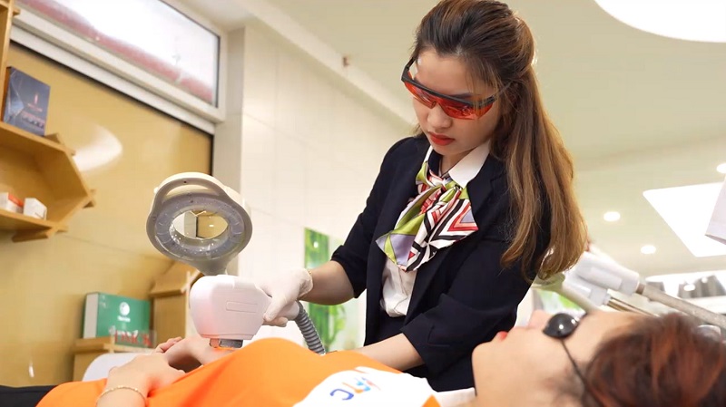 Máy Laser - Thiết bị học thực hành ngành Chăm sóc sắc đẹp tại FTC
