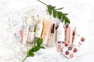 Sử dụng sản phẩm trang điểm cung cấp dưỡng chất