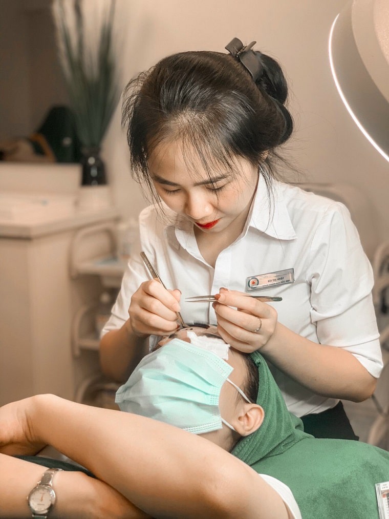 Các phòng thực hành ngành Chăm sóc sắc đẹp Phòng thực hành vẽ móng nghệ thuật và nối mi