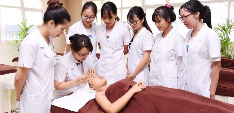 Học quản lý cơ sở làm đẹp tiêu chuẩn Hàn Quốc là gì? quản lý nhân sự spa