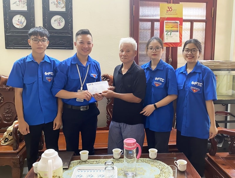 Đoàn TNCS FTC thăm hỏi, tặng quà tri ân các anh hùng liệt sỹ