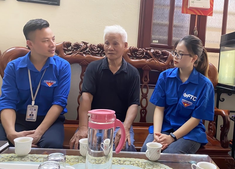 Đoàn TNCS FTC thăm hỏi, tặng quà tri ân các anh hùng liệt sỹ