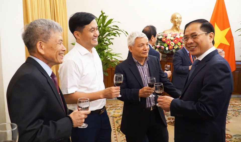 Tiến sỹ Kambiz Ghawami đón nhận Huân chương Hữu nghị của Chủ tịch nước