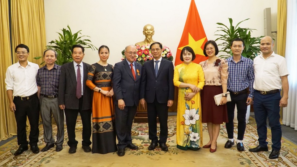 Tiến sỹ Kambiz Ghawami đón nhận Huân chương Hữu nghị của Chủ tịch nước