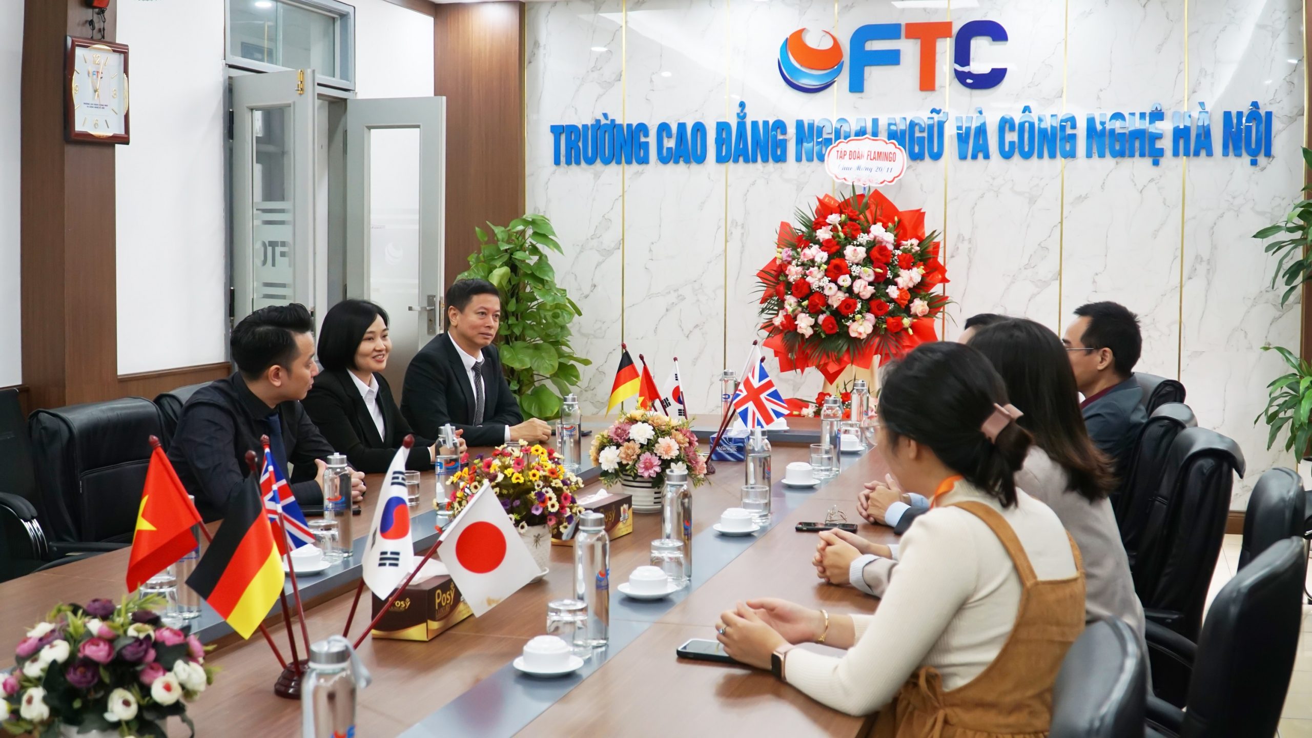Tập Đoàn Flamingo tới thăm và chúc mừng ngày Nhà giáo Việt Nam 20/11