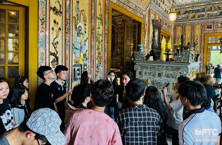 Hành trình di sản miền Trung Khoa Du lịch &Thương mại