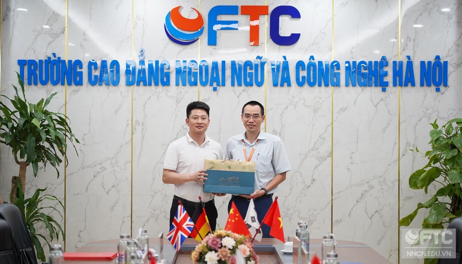 Lễ kí kết hợp tác giữa Trường Cao đẳng Ngoại ngữ và Công nghệ Hà Nội (FTC) và Học viện Kỹ thuật và Dạy nghề Hiện đại Quảng Tây