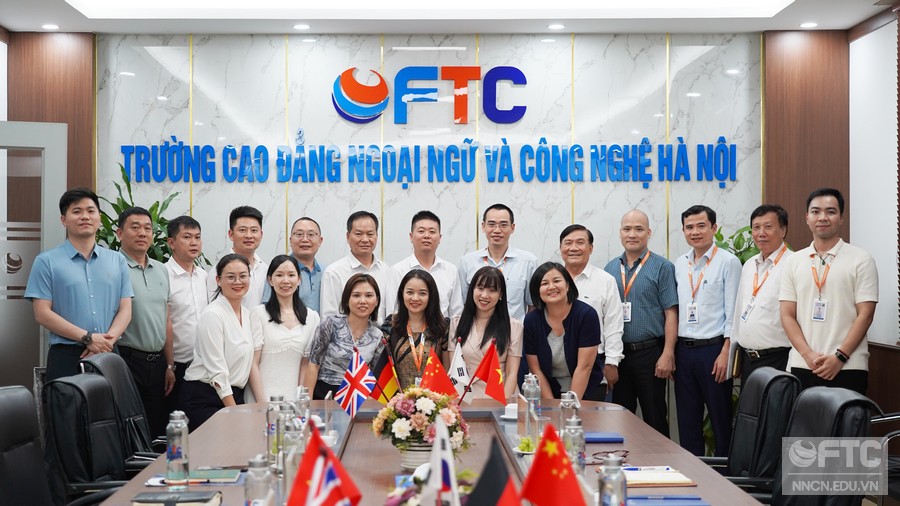 Lễ kí kết hợp tác giữa Trường Cao đẳng Ngoại ngữ và Công nghệ Hà Nội (FTC) và Học viện Kỹ thuật và Dạy nghề Hiện đại Quảng Tây