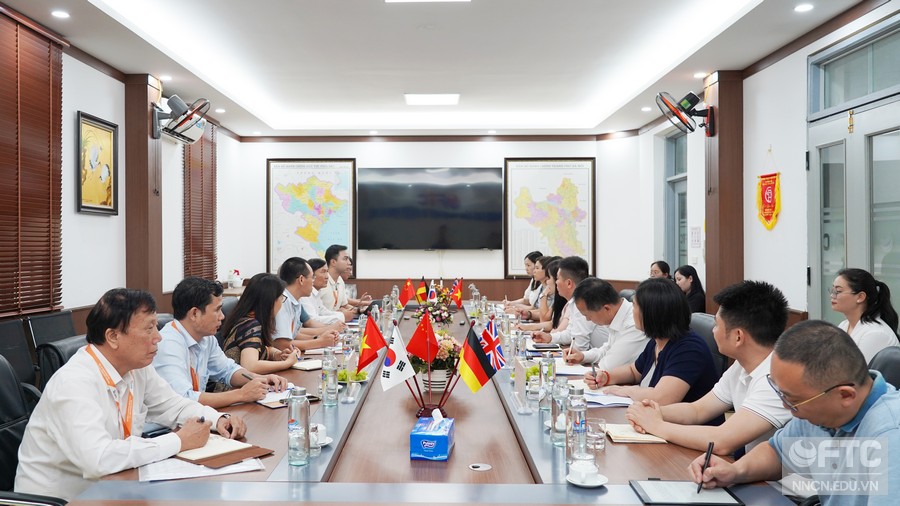 Lễ kí kết hợp tác giữa Trường Cao đẳng Ngoại ngữ và Công nghệ Hà Nội (FTC) và Học viện Kỹ thuật và Dạy nghề Hiện đại Quảng Tây