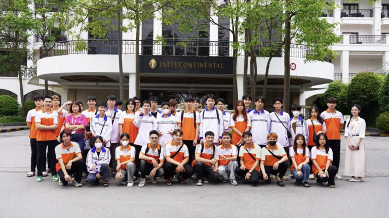 sinh viên thực tế tại khách sạn Intercontinental Hà Nội Westlake